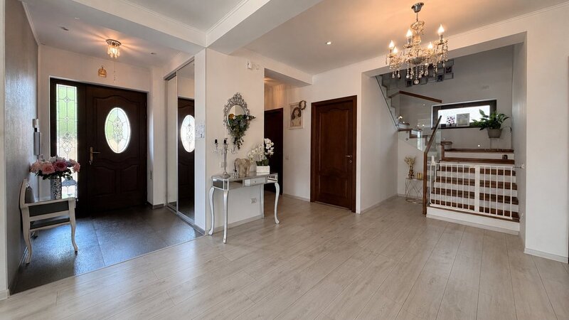 Clinceni vila individuala cu piscina 1.027 mp teren